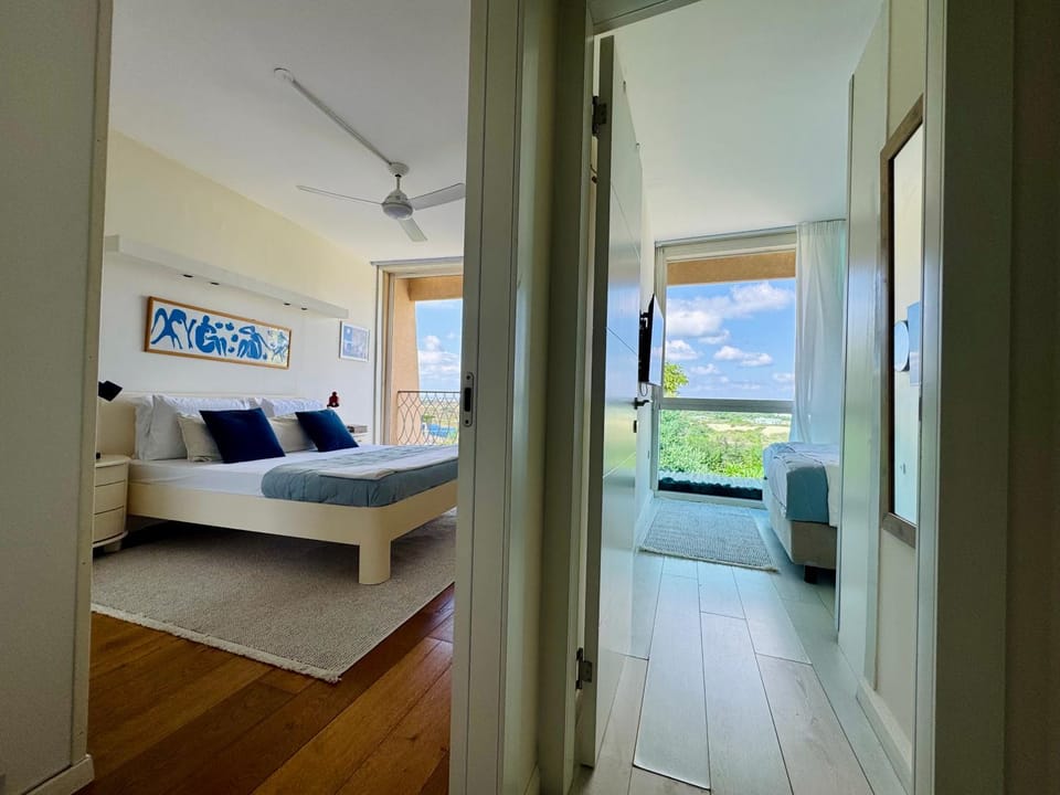 Bed, Living room, Photo of the whole room, Bedroom