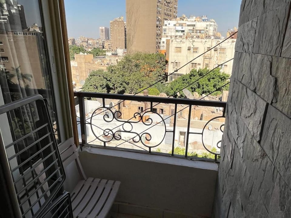 شقة فندقية بالزمالك خلف فندق ام كلثوم اطلالة جانبية على النيل Apartment in Cairo