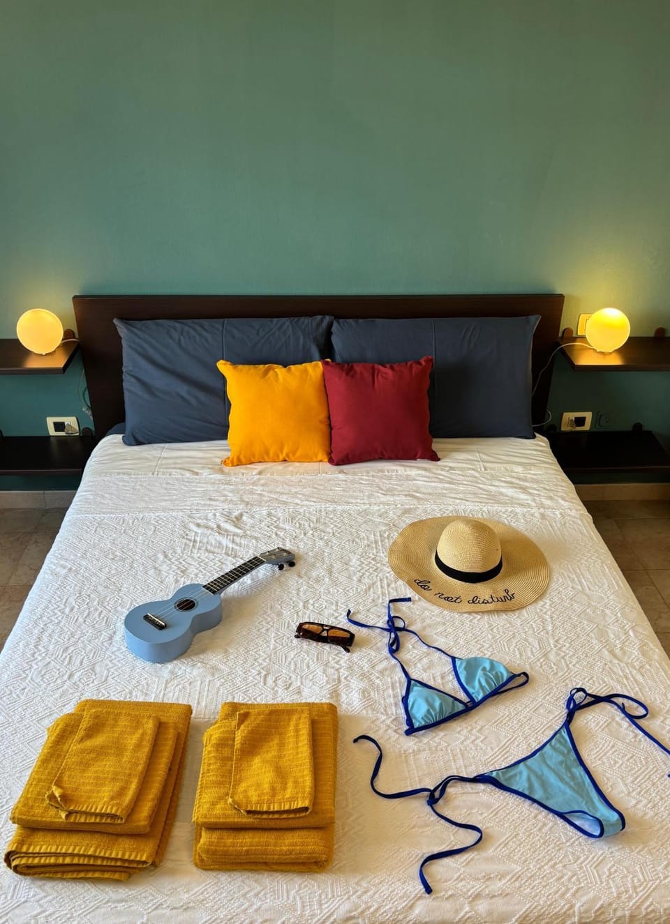 Bed, Photo of the whole room, Bedroom