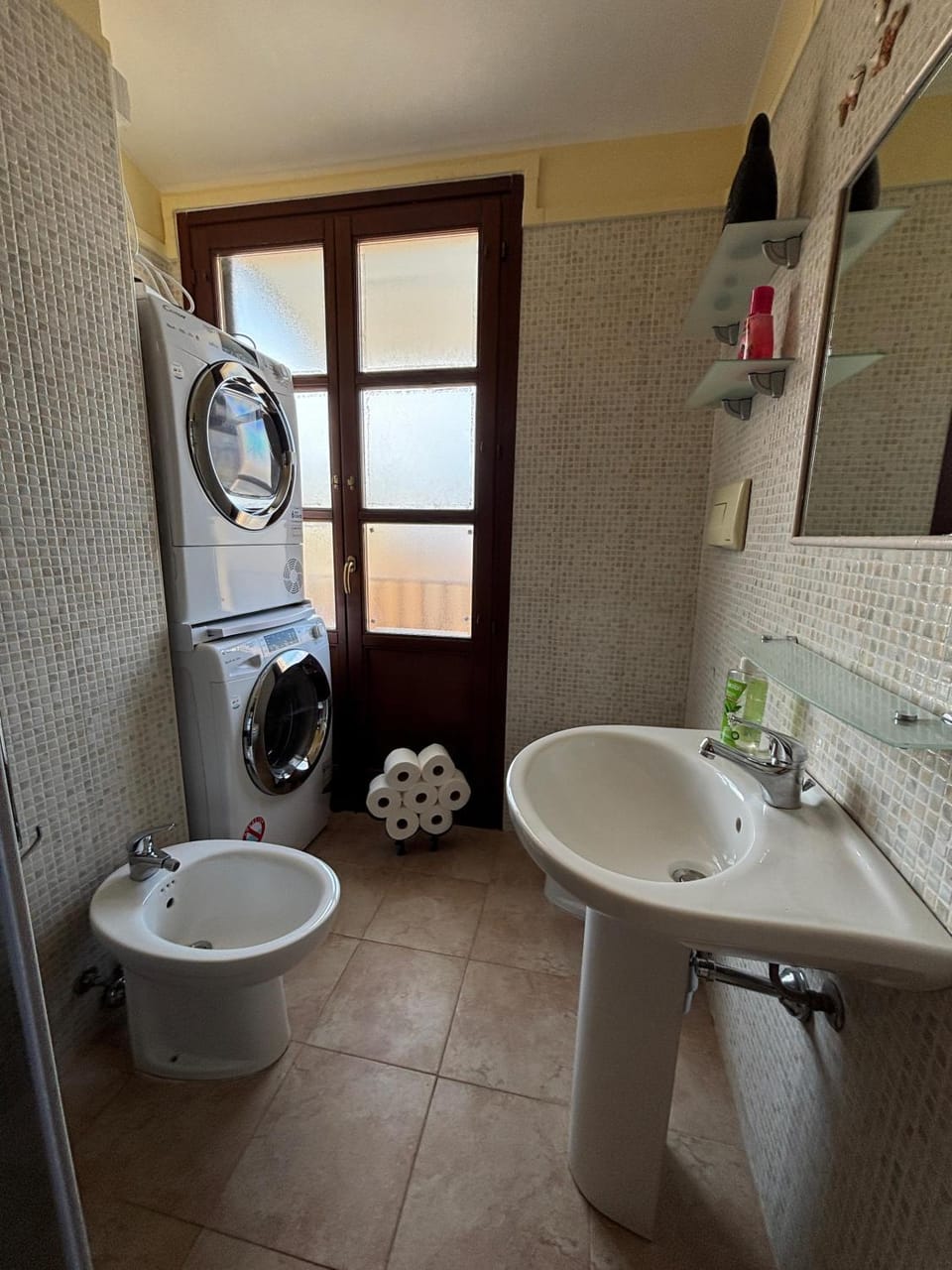 Toilet, Bathroom, bidet, towels