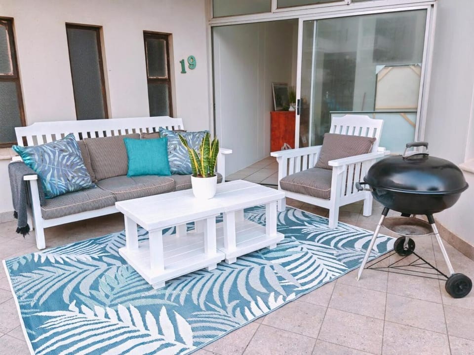 Ocean Lighthouse - 2 Adults & 3 Kids - Umdloti Apartment in KwaZulu-Natal