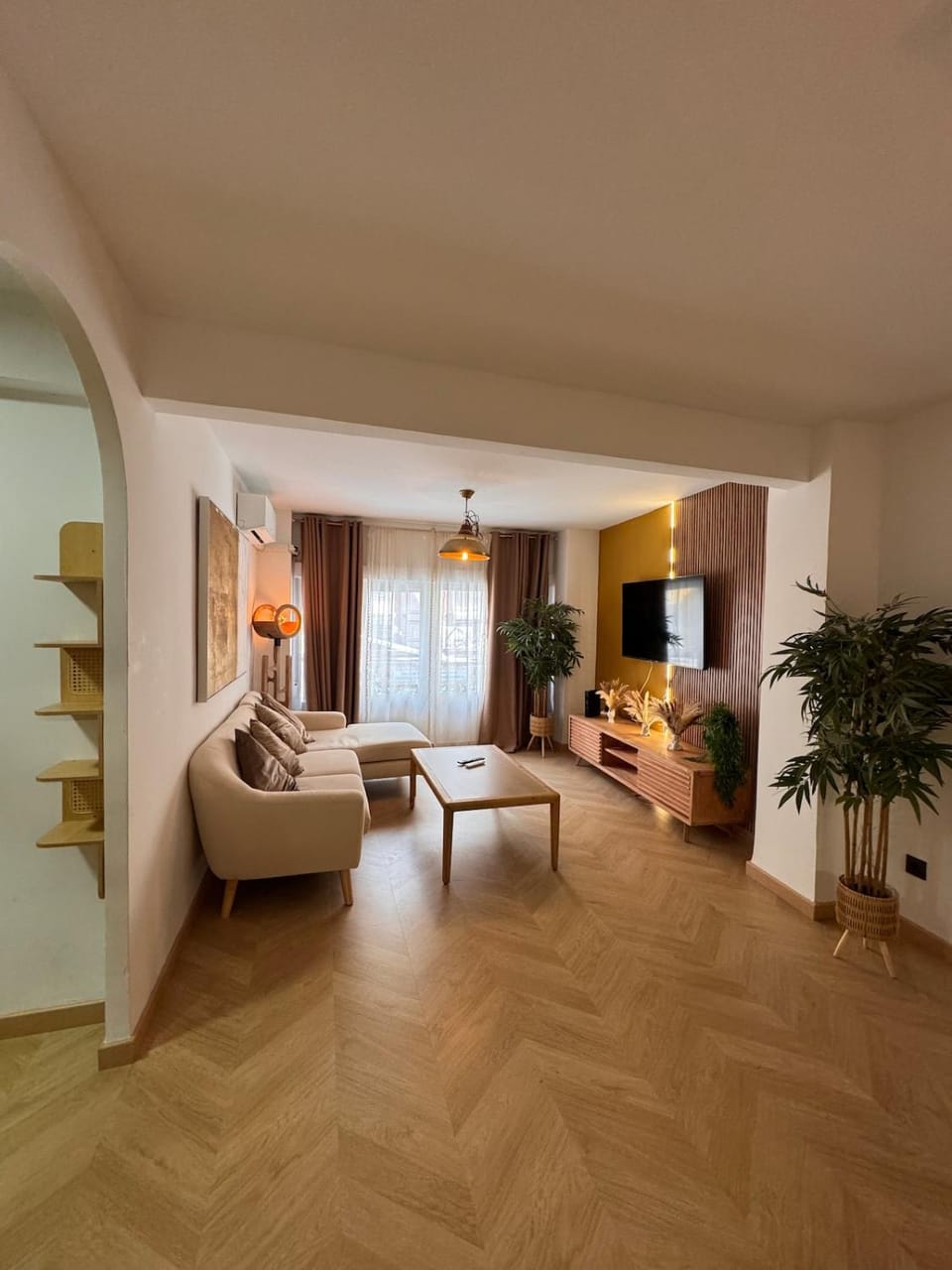 Elegant central apartment with patio Apartment in Alicante