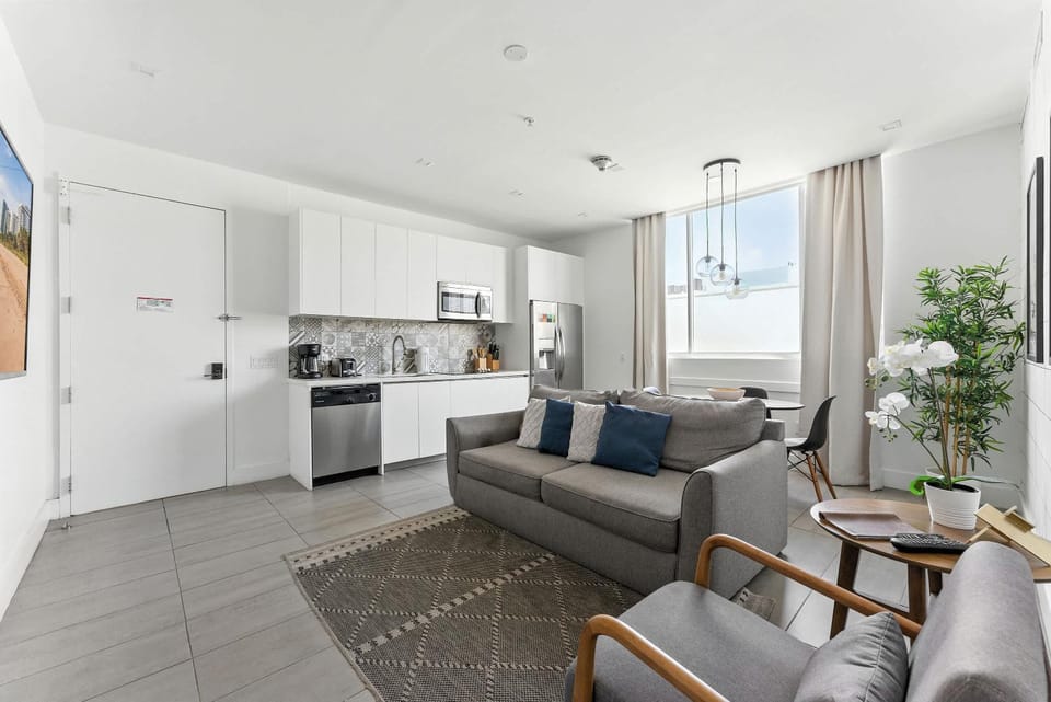 South Beach Stylish 2BR Retreat Apartment in Flamingo Lummus