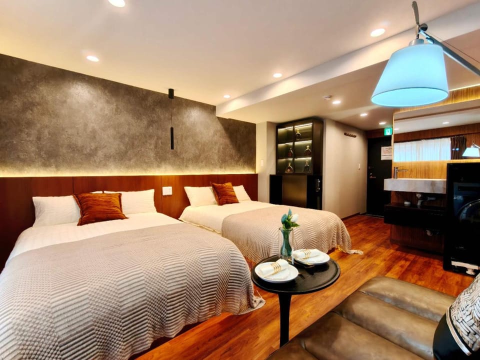 A1 Shinjuku Business District hotel, 9 mins to ST Max 4P 新宿商务区 全新装修 交通中心 车站9分钟 最大4人 直达新宿 涉谷 表参道 品川 池袋 上野 代代木 银座 原宿 Bed and Breakfast in Shibuya