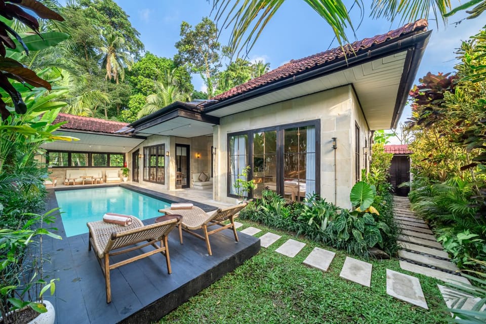 Property building, Patio, Spring, Day, Garden, Garden, Balcony/Terrace, Garden view, Pool view, Swimming pool, Swimming pool, sunbed