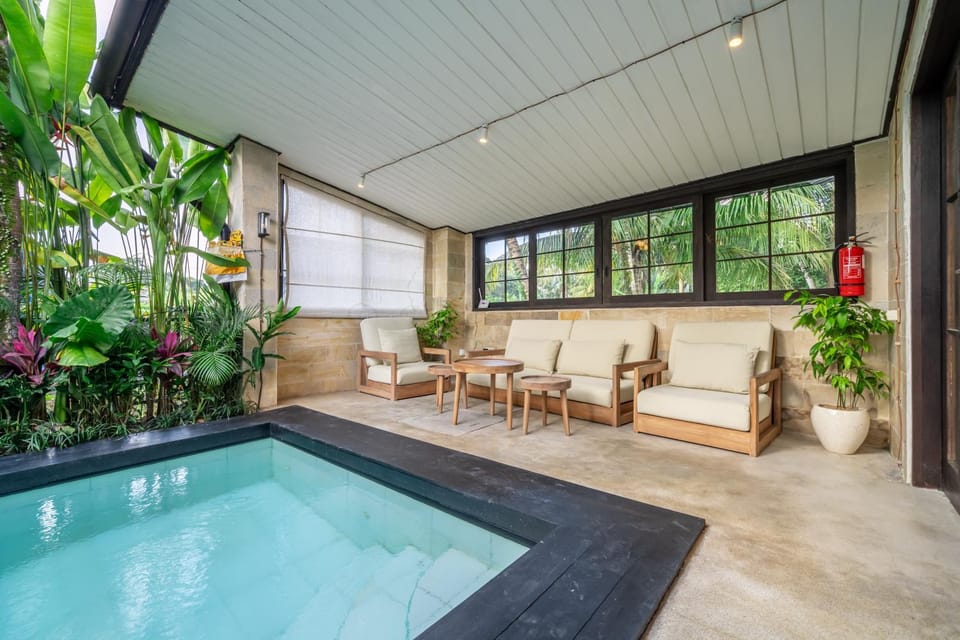 Patio, Balcony/Terrace, Seating area, Swimming pool