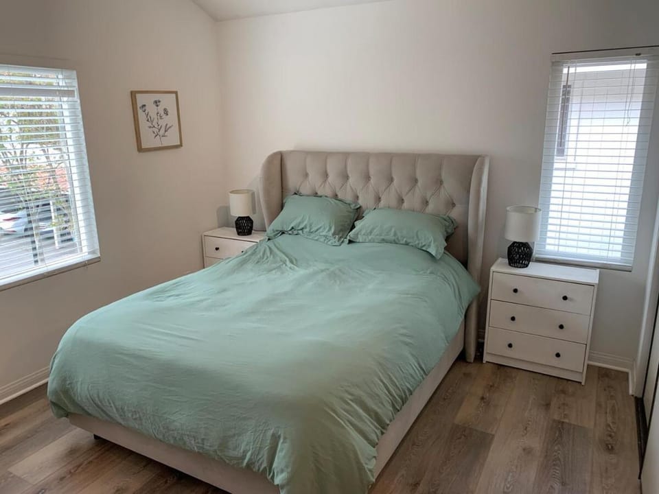 Beautifully Remodeled 2BR Prime Irvine Location Apartment in Irvine