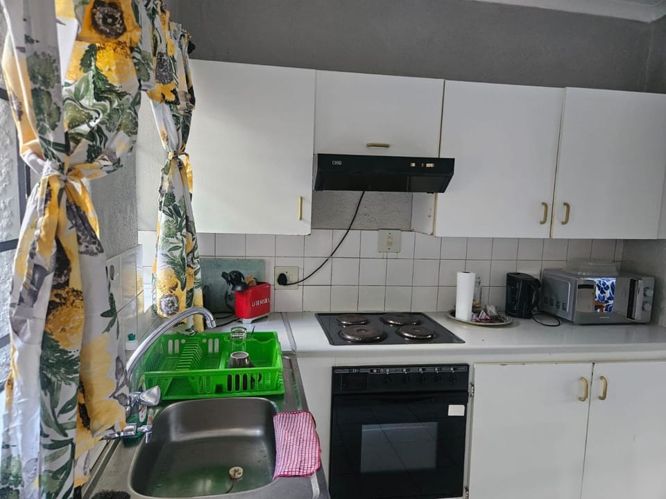 Kitchen or kitchenette, oven, stove