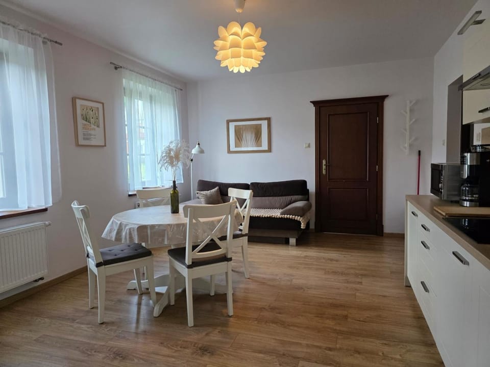 Kitchen or kitchenette, Seating area, Dining area