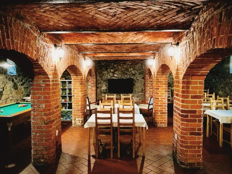 Communal lounge/ TV room, Billiard, Darts, Library, Kids's club, Evening entertainment, Communal kitchen, On site