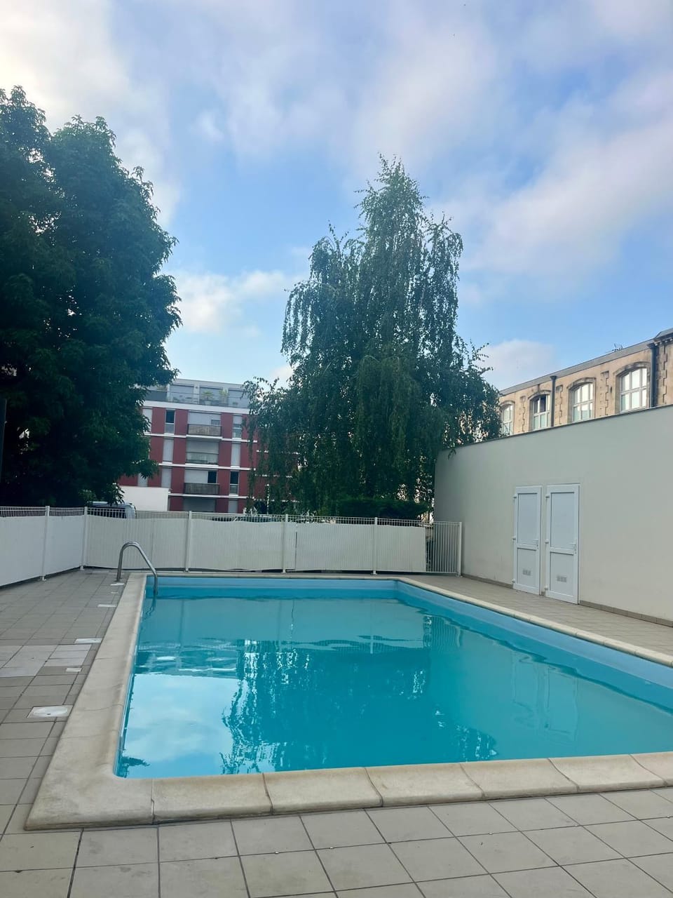 Charmant Appartement calme avec piscine Apartment in Bordeaux