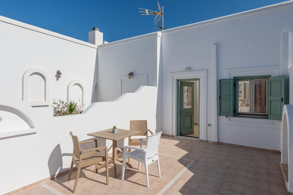 Patio, Day, Balcony/Terrace