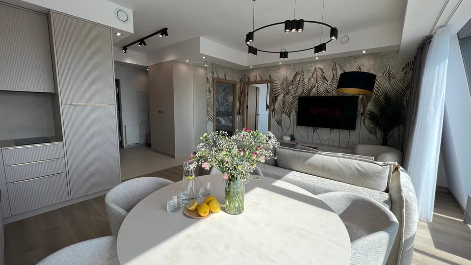 TV and multimedia, Living room, Seating area, Dining area, wardrobe