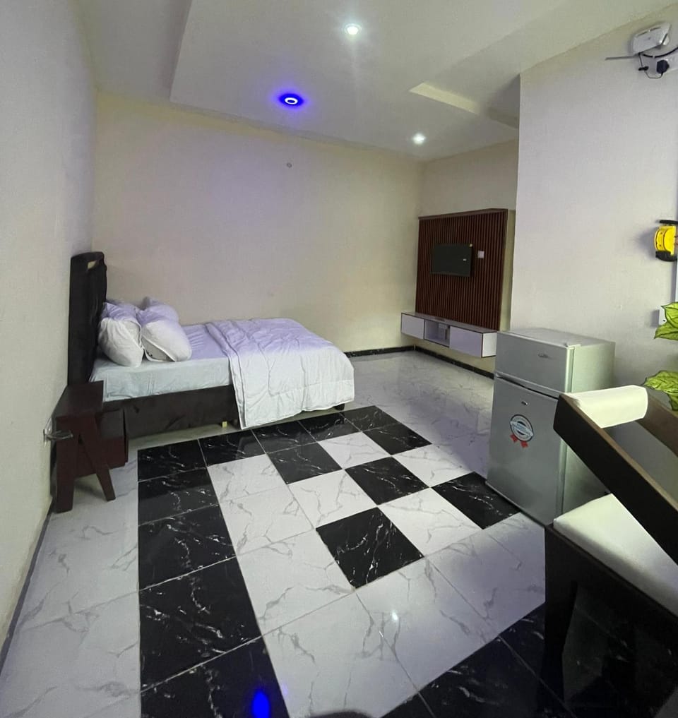 Communal lounge/ TV room, Bed, TV and multimedia, Photo of the whole room, Bedroom