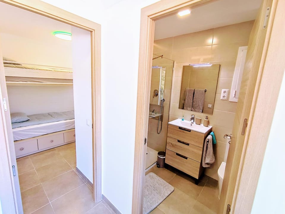 Shower, Bathroom, towels
