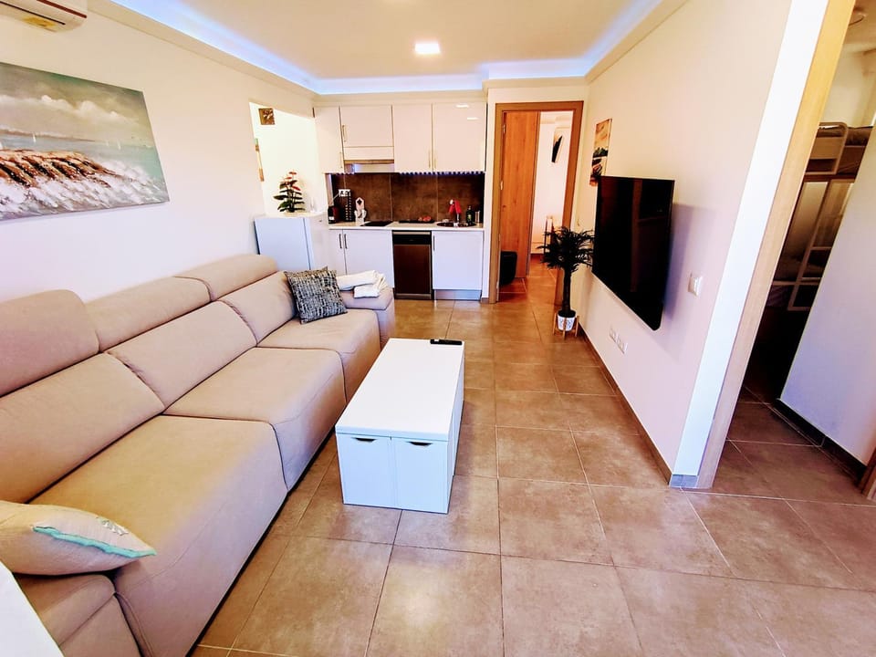 Communal lounge/ TV room, TV and multimedia, Kitchen or kitchenette, Living room, Seating area, Dining area, Evening entertainment, oven, pet friendly, stove