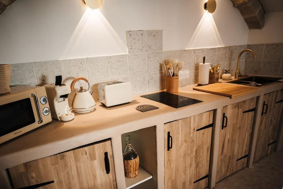 Coffee/tea facilities, pet friendly, stove, toaster