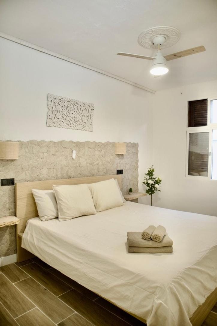 Modern Flat 6 pax Las Canteras Apartment in Las Palmas de Gran Canaria