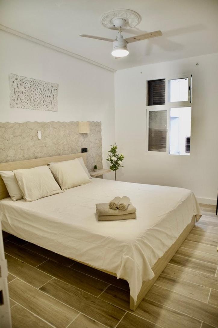 Modern Flat 6 pax Las Canteras Apartment in Las Palmas de Gran Canaria
