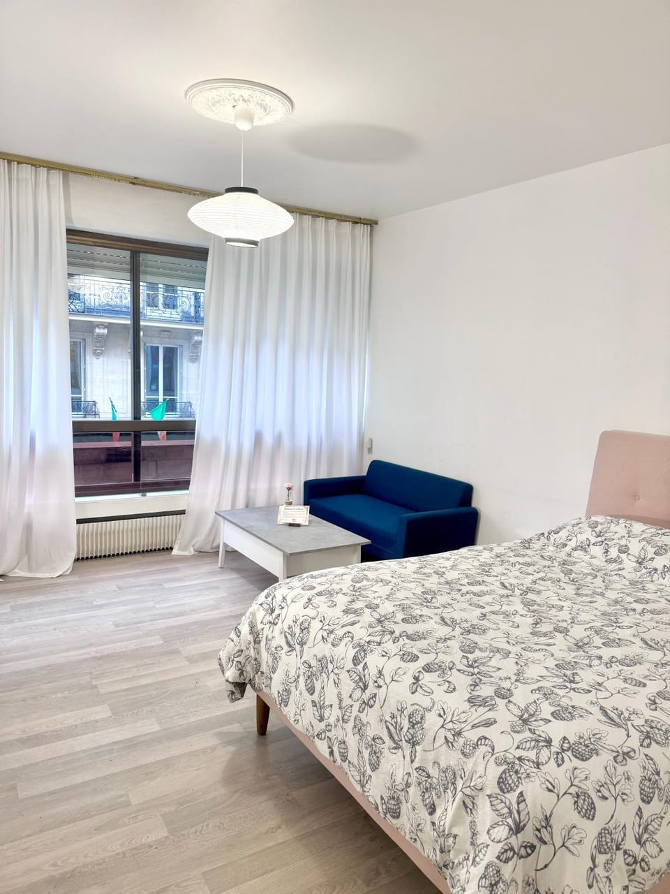 Le Berri Chic Studio-Steps from Champs-Élysées Apartment in Paris