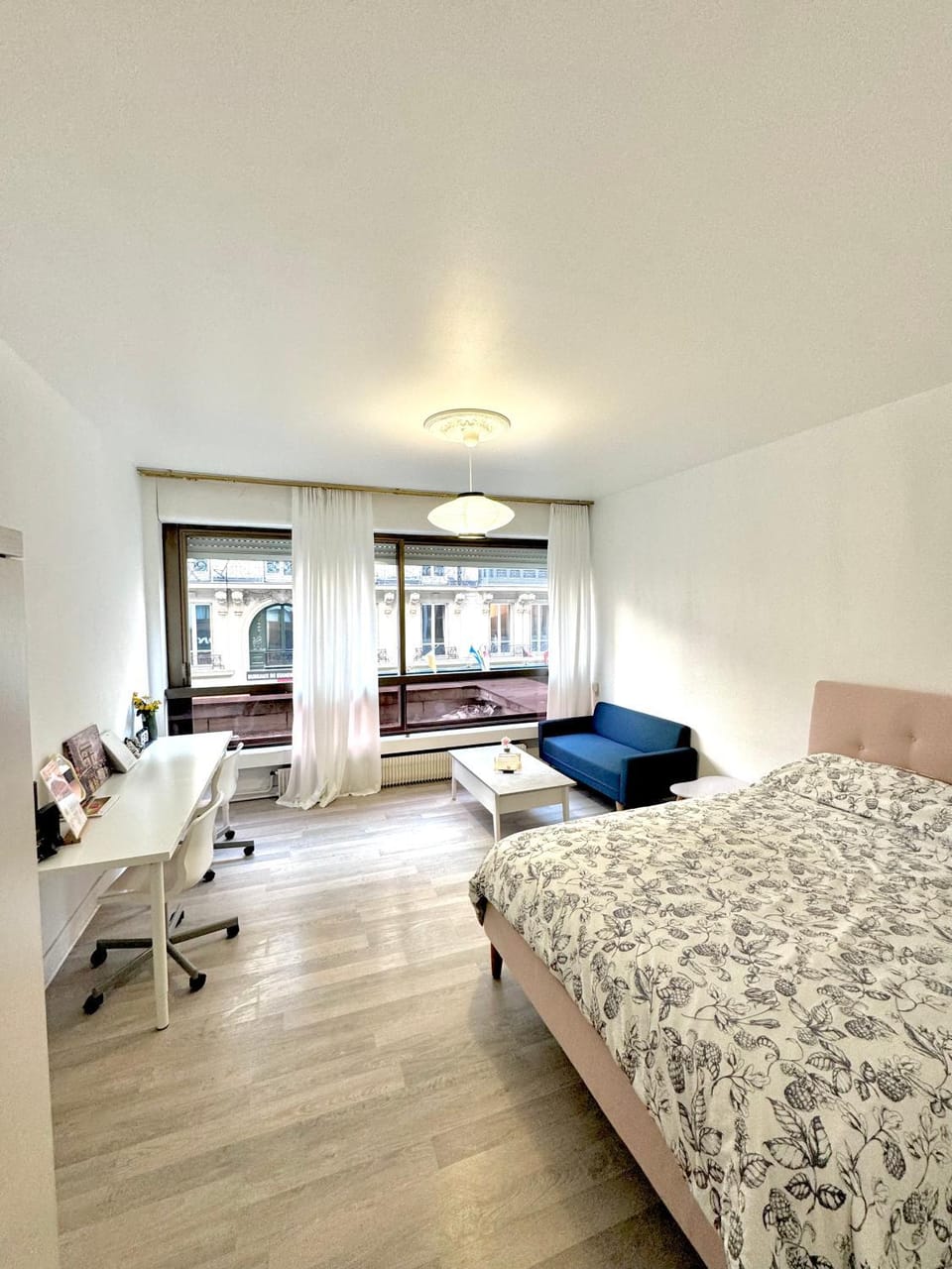 Le Berri Chic Studio-Steps from Champs-Élysées Apartment in Paris