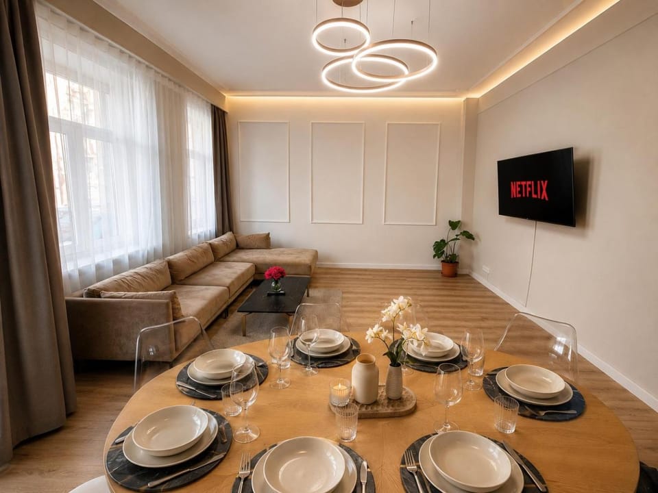 TV and multimedia, Living room, Dining area