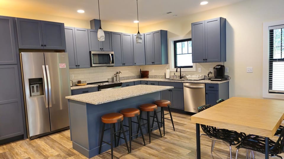 Dining area, kitchen