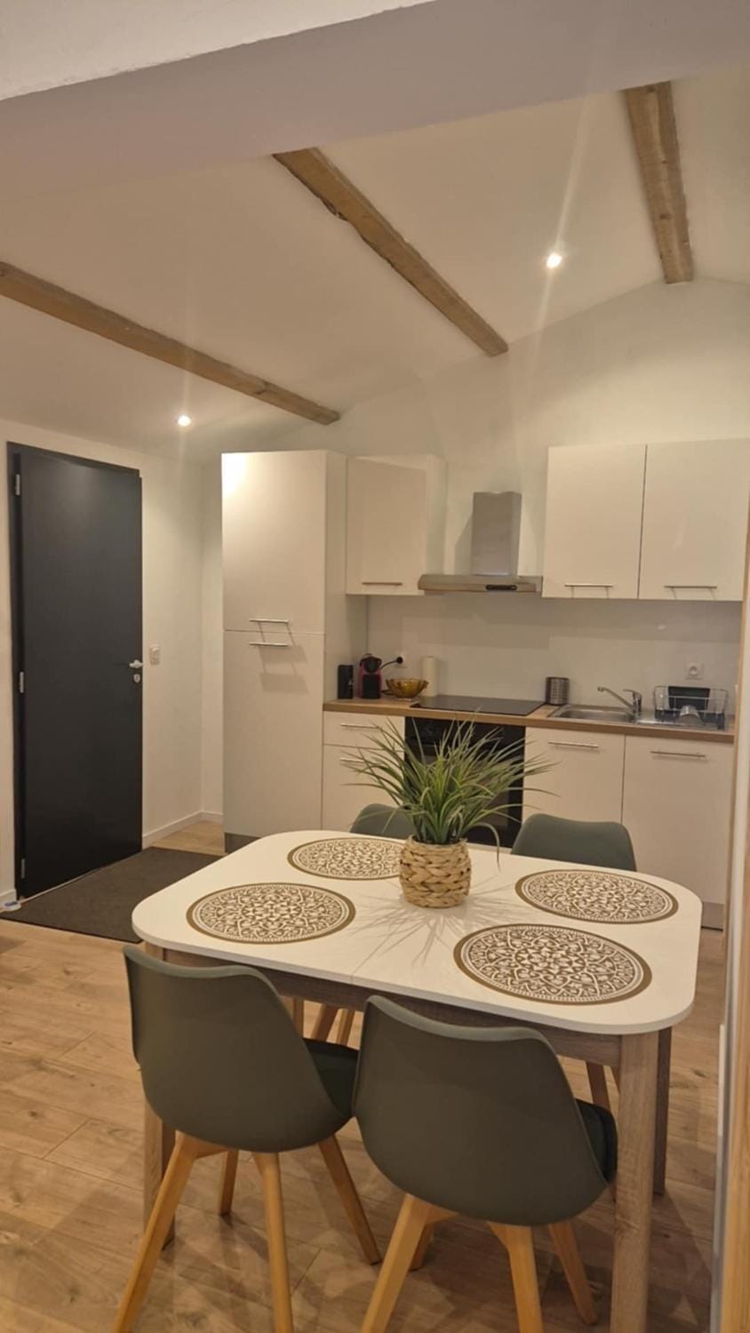 Sanary sur mer Location maison plein pied moderne 4 personnes bel espace extérieur entièrement clôturé parking gratuit à 7 minutes centre ville en voiture House in Sanary-sur-Mer