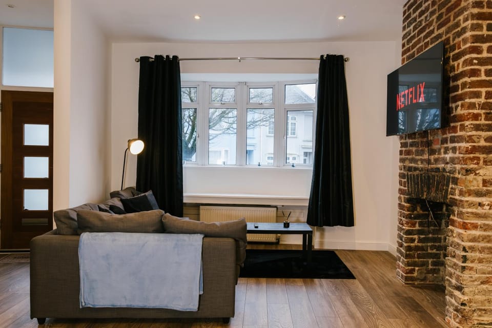 Property building, TV and multimedia, Living room
