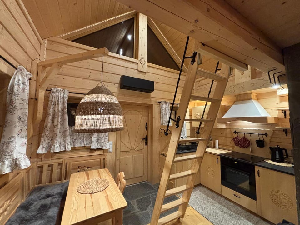 Osada na Skale Domek z kominkiem House in Slovakia