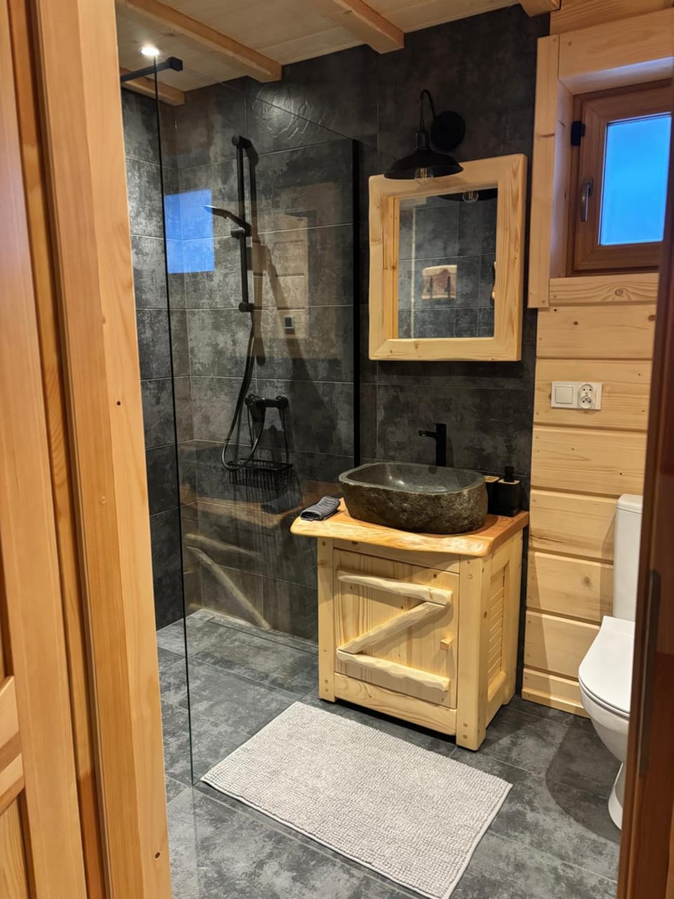 Osada na Skale Domek z kominkiem House in Slovakia