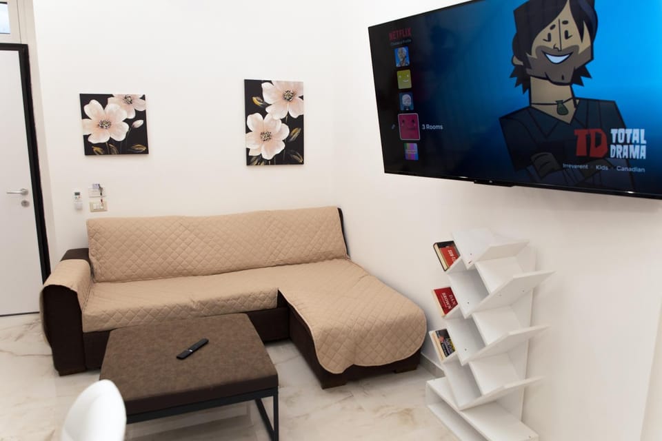 TV and multimedia, Living room, Seating area