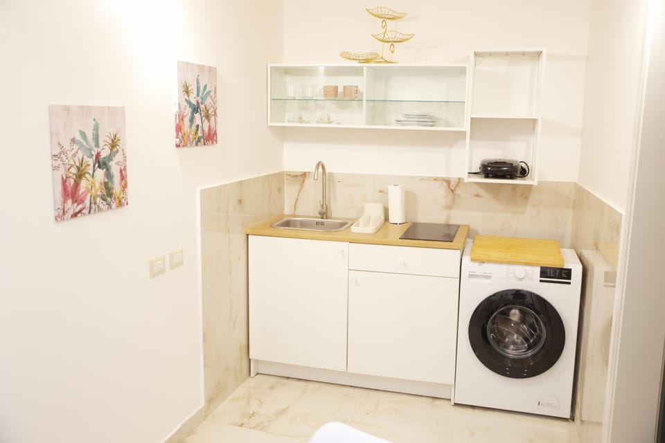 Kitchen or kitchenette, kitchen