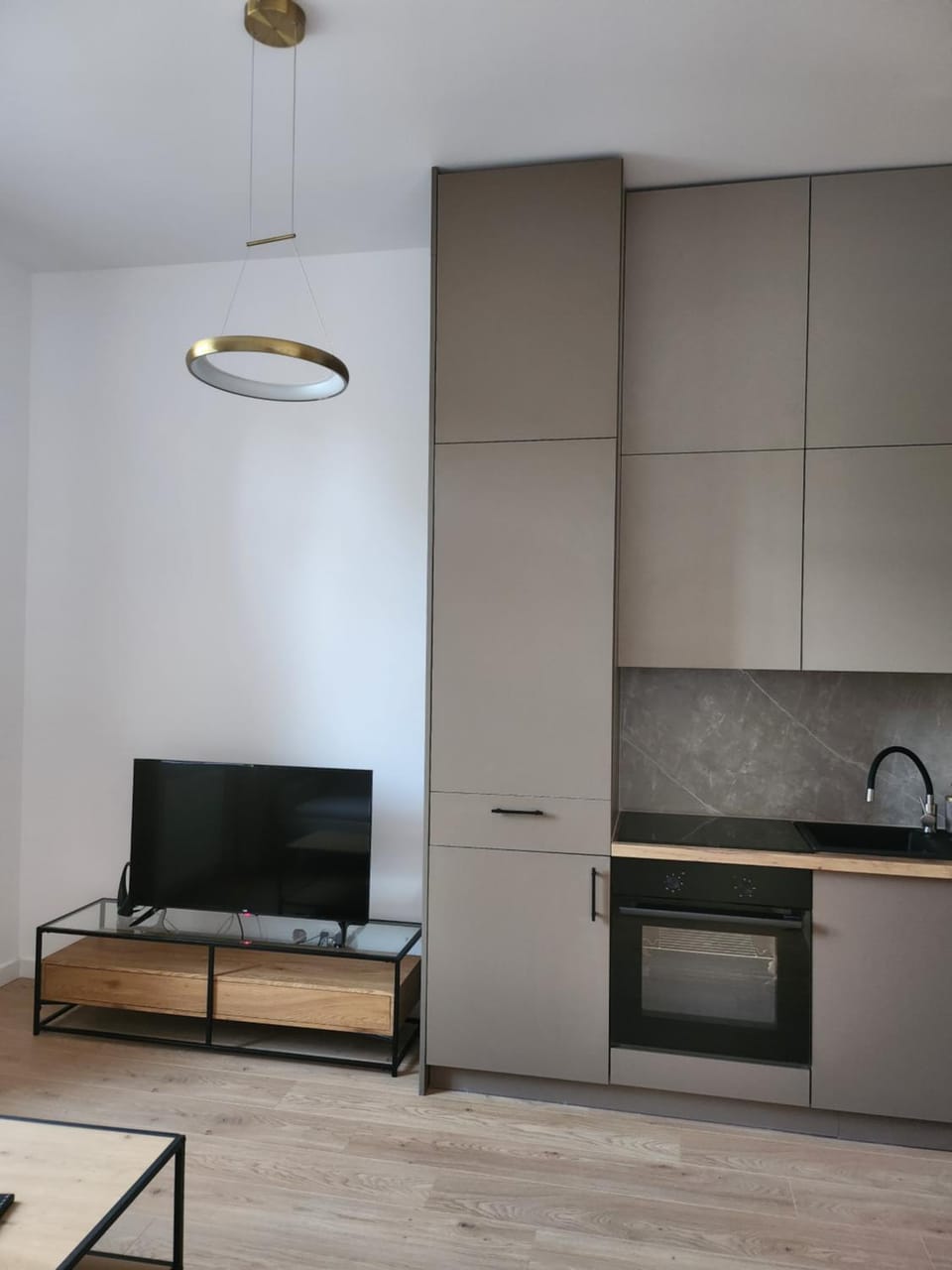 TV and multimedia, Kitchen or kitchenette