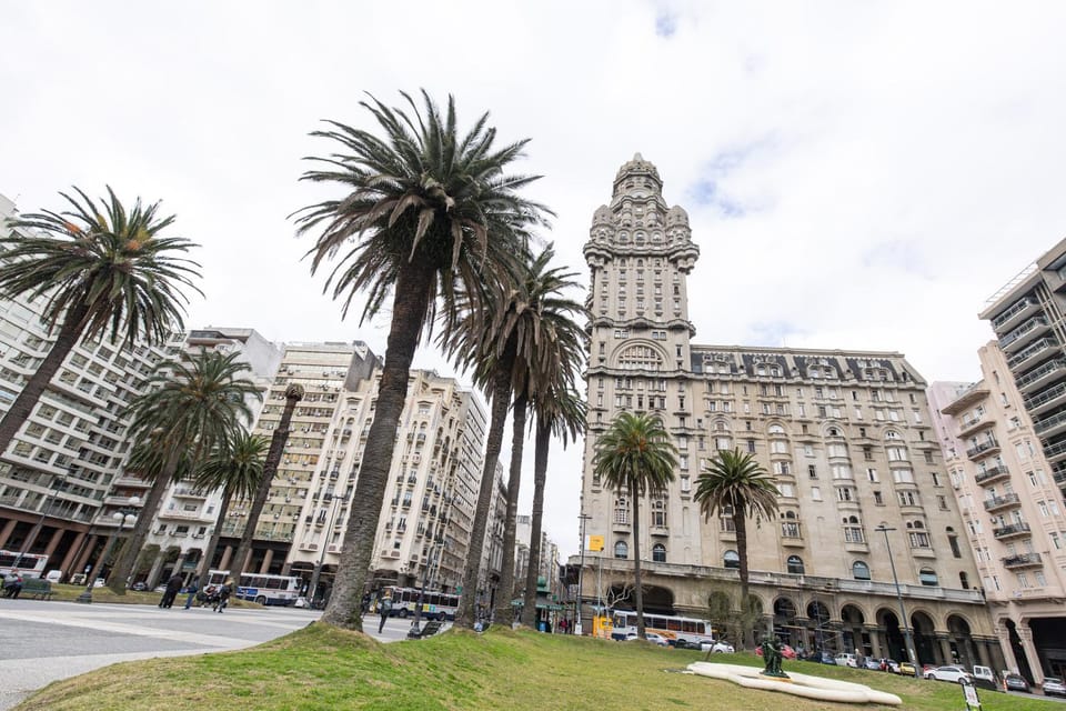 Historia y diseño en Palacio Salvo Apartment in Montevideo Department, Uruguay