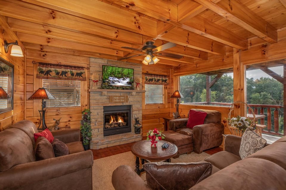 1 Above the Smokies by American Patriot Getaways House in Pigeon Forge