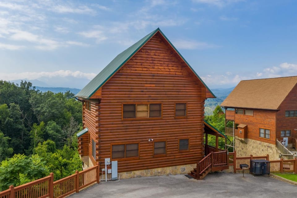 1 Above the Smokies by American Patriot Getaways House in Pigeon Forge