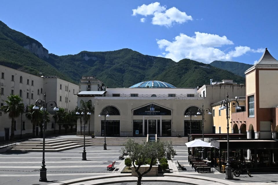 Nearby landmark, Mountain view