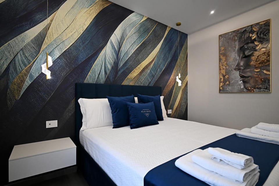 Bed, Photo of the whole room, Bedroom, towels