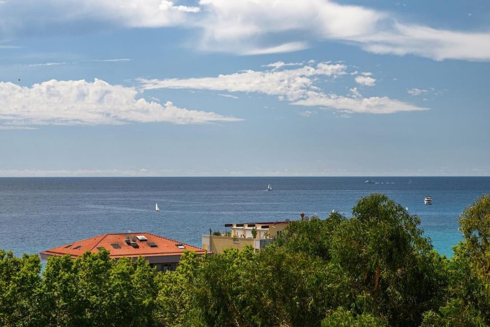 Day, Neighbourhood, Natural landscape, Sea view