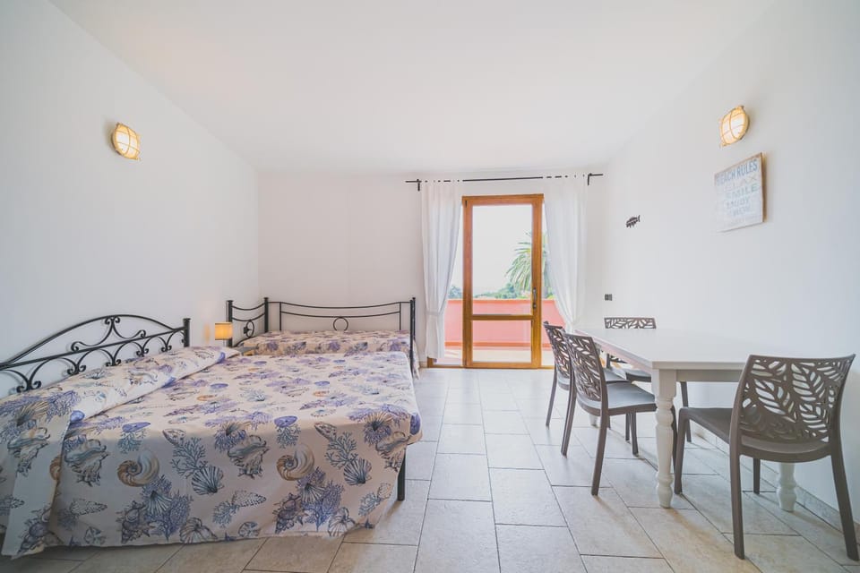 Bed, Living room, Photo of the whole room, Bedroom