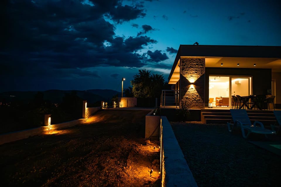 Property building, Natural landscape, Balcony/Terrace