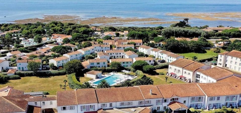 Property building, Natural landscape, Bird's eye view, Beach, Location