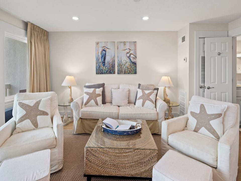 Living room, Seating area, furniture