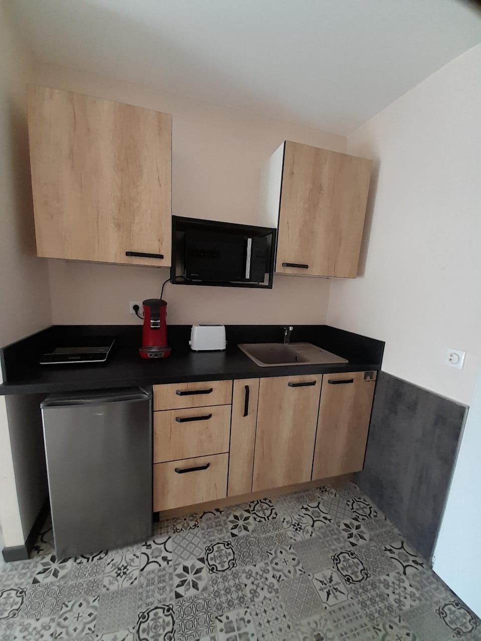 Kitchen or kitchenette, stove