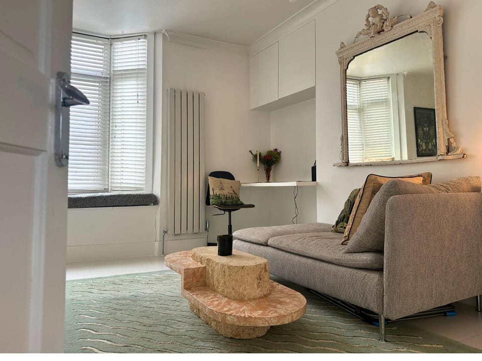 Stylish Flat by Brockley Station & Goldsmiths Apartment in London Borough of Southwark