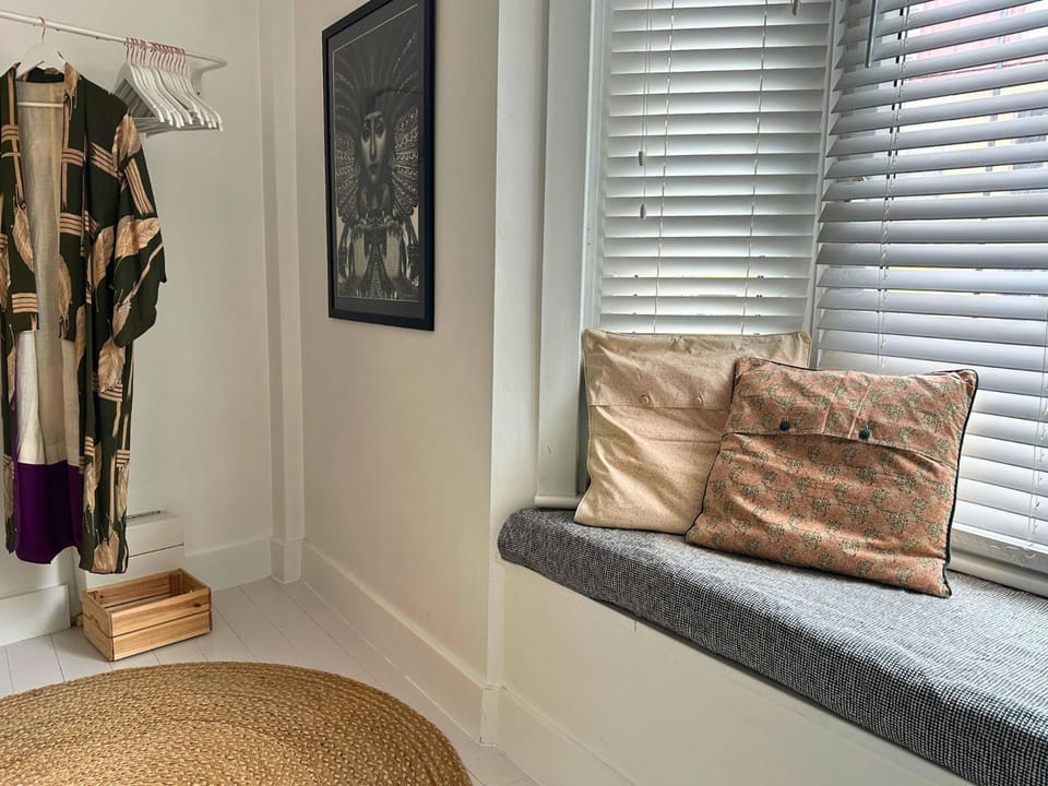 Stylish Flat by Brockley Station & Goldsmiths Apartment in London Borough of Southwark