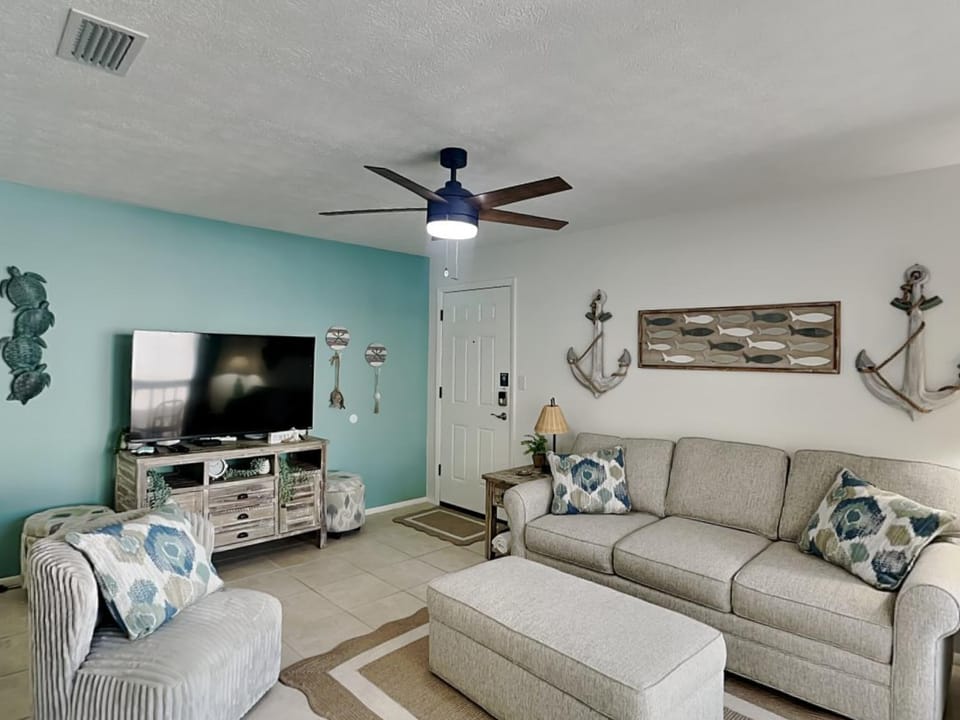 TV and multimedia, Living room, Seating area, furniture, air conditioner