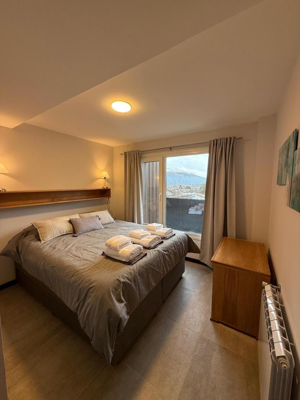 Bed, Natural landscape, Photo of the whole room, Bedroom, towels