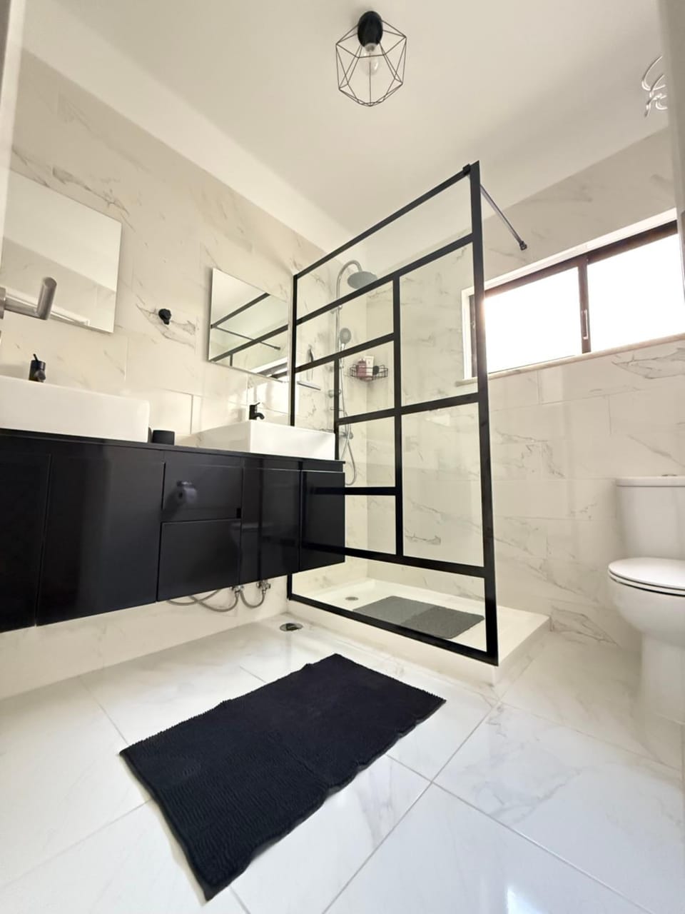 Shower, Toilet, towels
